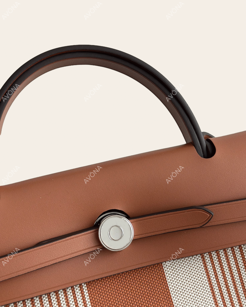 FLORENCE MONOGRAM GOLDEN BROWN II - M - (W 31 x H 26 x D 9 cm) / SILVER
