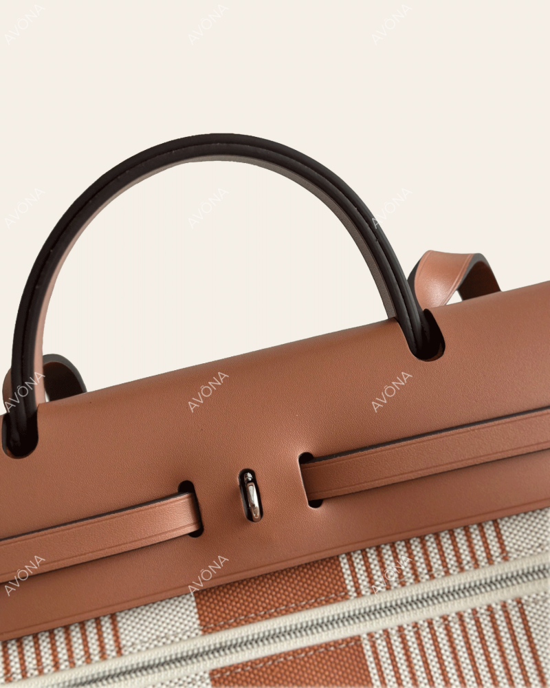 FLORENCE MONOGRAM GOLDEN BROWN II - M - (W 31 x H 26 x D 9 cm) / SILVER