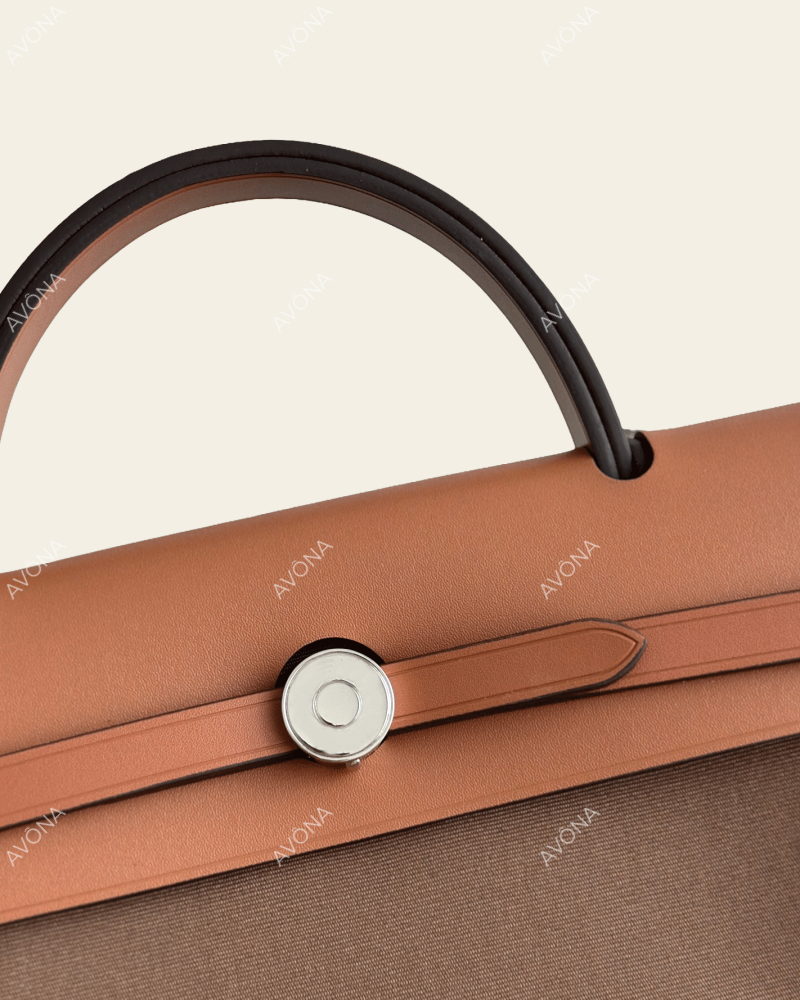 FLORENCE PEBBLE II - M - (W 31 x H 26 x D 9 cm) / SILVER